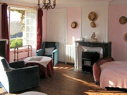 inta tours chateau bedroom normandy guided tours